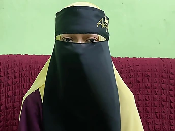 Step-siblings desperate be useful to a job dial a quickie, but the job offer is too good to refuse!