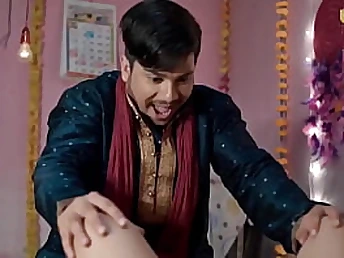 Unstoppable hubby can't struggle back his wife's huge rump & smooches her intensively