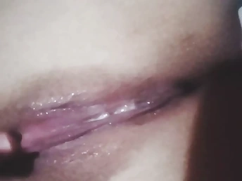 Observe this Indian Milf with a cock-squeezing cunt get her arms on wet vag