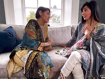 Sahara Knite absorbs her chhotee's cootchie while taboo analingus act goes after