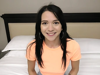 Unexperienced college girl sucks a fat cock