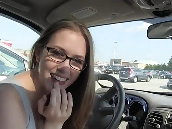 Amateur glasses teen sucking cock in car