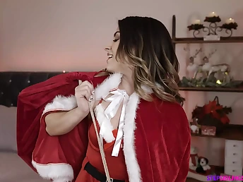Jay Romero & Chanel Camryn entice and eat each other's honeypots for Christmas