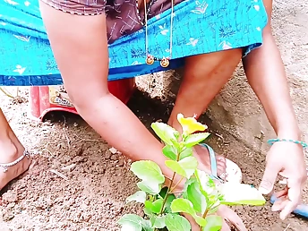 Desi young lady concerning unpretentious tits pounded at the end of one's tether her Indian boyfriend