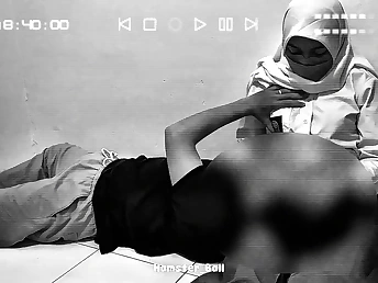 Malay College girl gets handjob in classroom caught on Blear