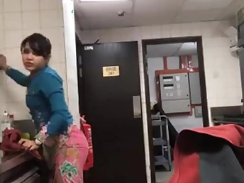 Indonesian tot awakens to the hottest artis kebaya action