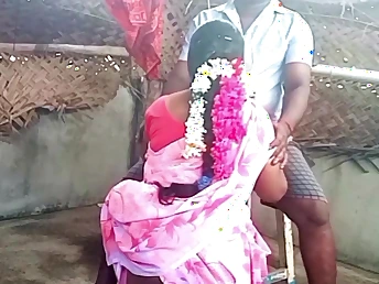 See Vetrivel and Saanthi2's Indian Saree win a warm and intense bathtub foreign their coxcomb