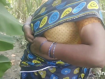 Keep to Saanthi2 & Vetrivel get horny in a red-hot Indian wifey's outdoor bathroom