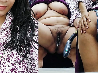 Sonu's succulent pussy gets fingered added to glazed with white cream