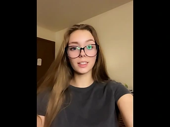 Lora Berry shows off her college dorm skills close to a TikTok-style dance